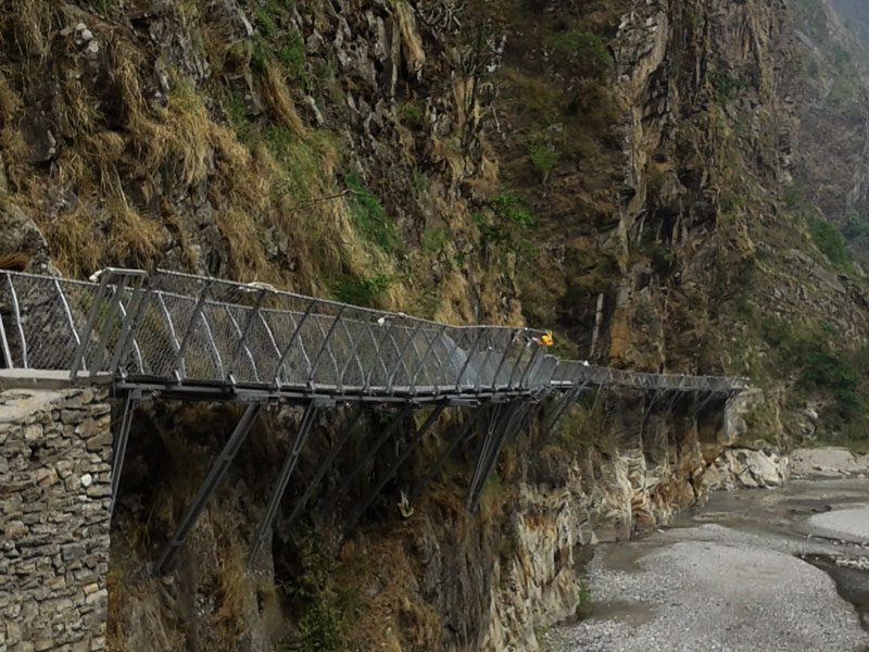 suspension bridge at Manaslu circuit lodge trekking